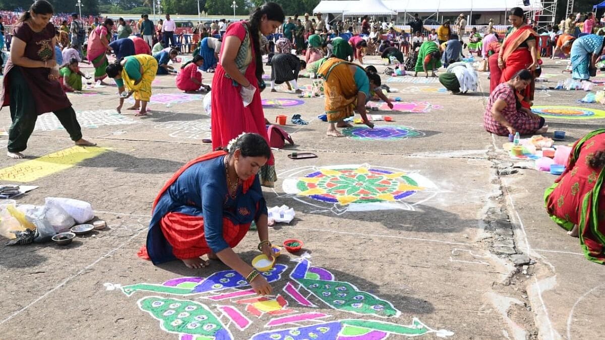 <div class="paragraphs"><p>Women during rangoli contest at Mysuru Palace as part of women's Dasara on Friday morning (October 4, 204).</p></div>