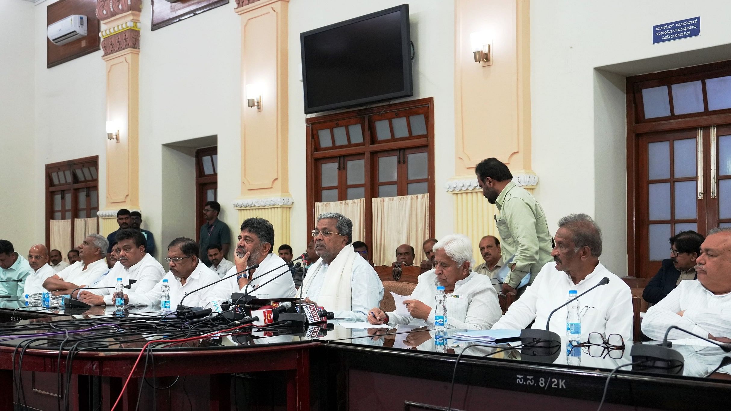 <div class="paragraphs"><p> Karnataka Chief Minister Siddaramaiah with Deputy Chief Minister DK Shivakumar and others addresses a press conference after a cabinet meeting.</p></div>