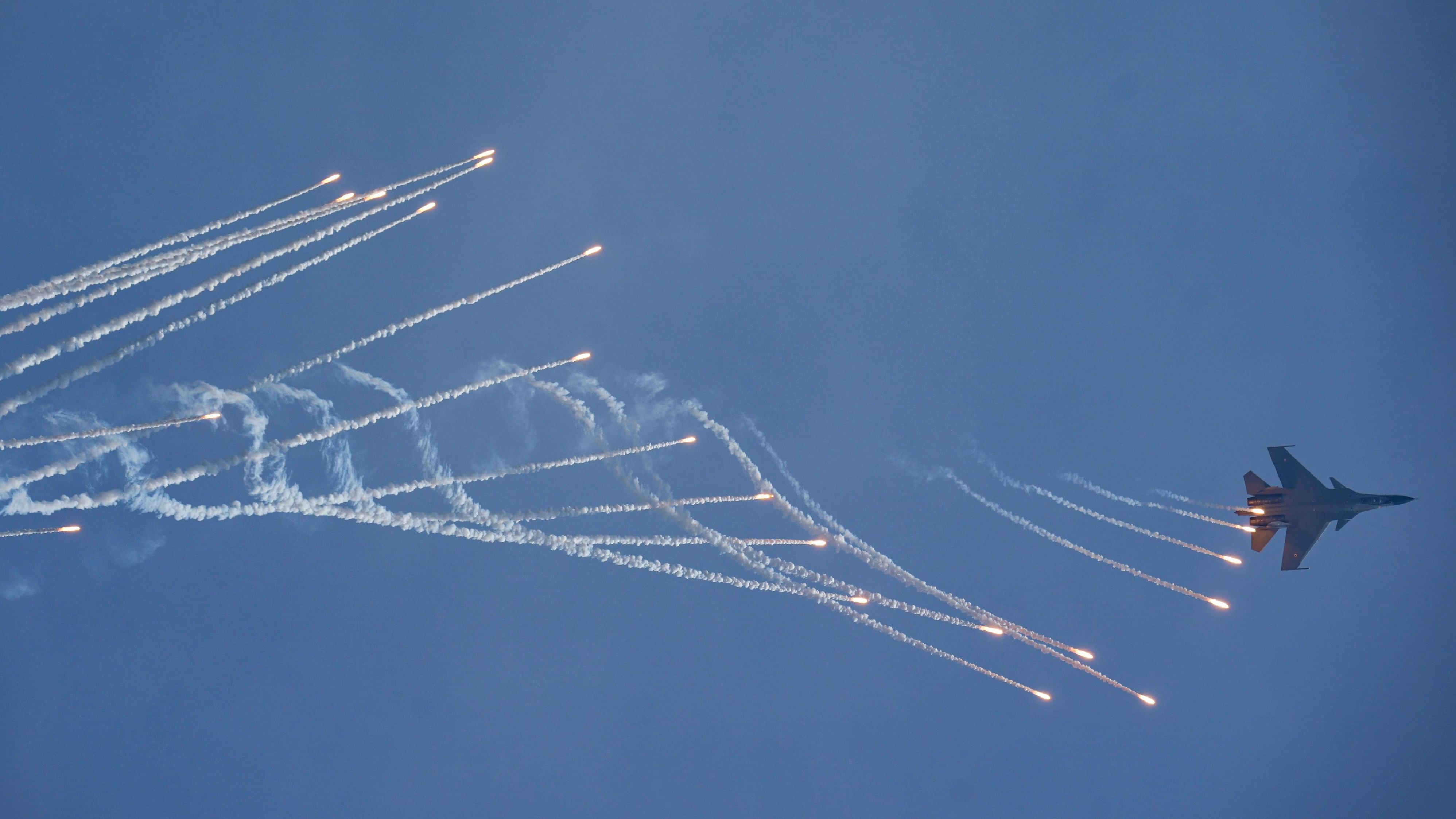 <div class="paragraphs"><p>A Sukhoi Su-30MKI fighter jet of the Indian Air Force (IAF) releases flares during an air show on the 92nd Indian Air Force Day, at the Marina Beach, in Chennai, Sunday, Oct. 6, 2024.</p></div>