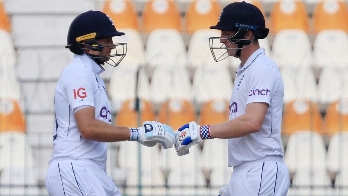 <div class="paragraphs"><p>Joe Root (left) and Harry Brook sent Pakistan bowlers on a leather hunt.&nbsp;</p></div>