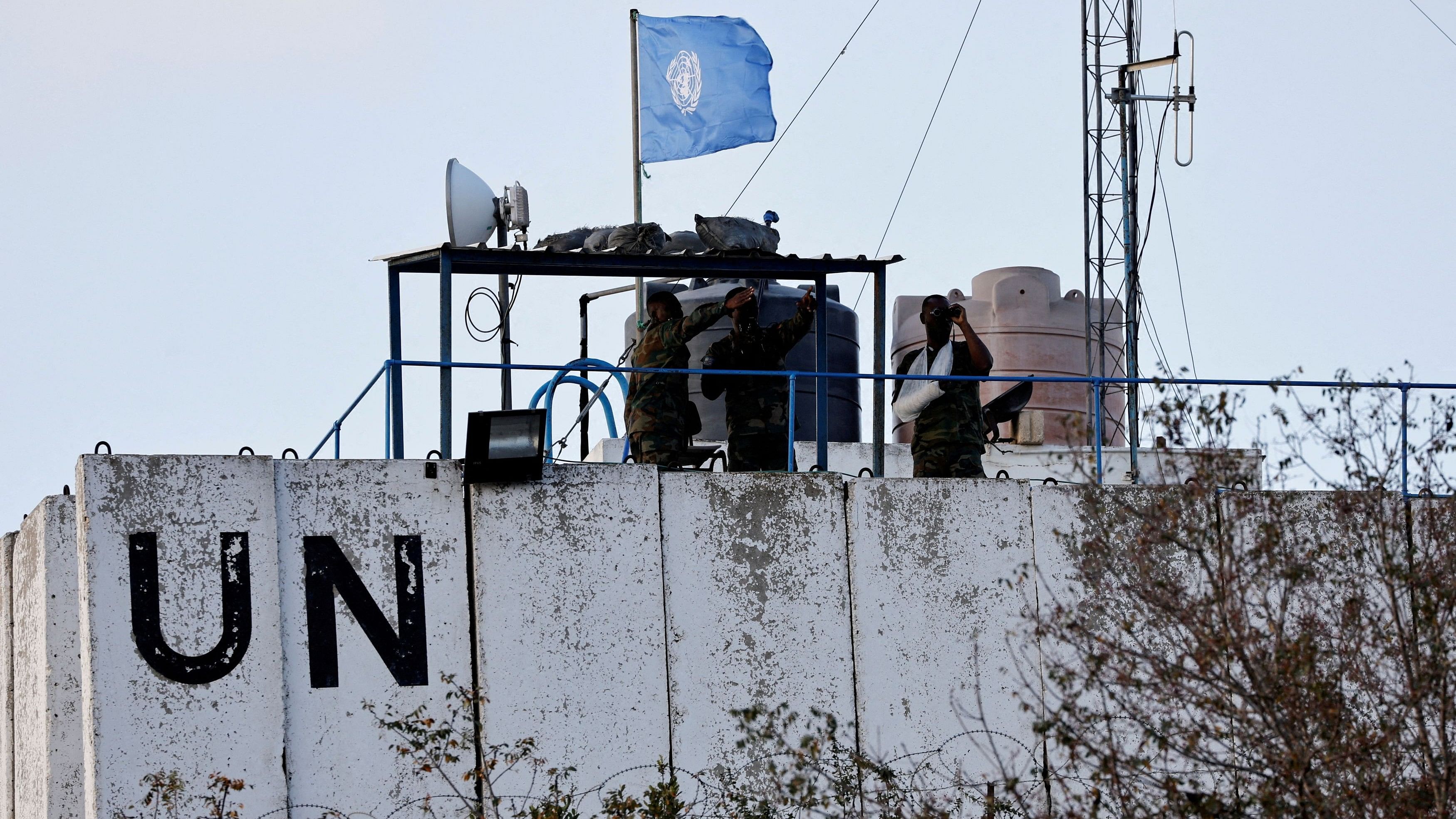 <div class="paragraphs"><p>United Nations peacekeepers (UNIFIL) look at the Lebanese-Israeli border</p></div>