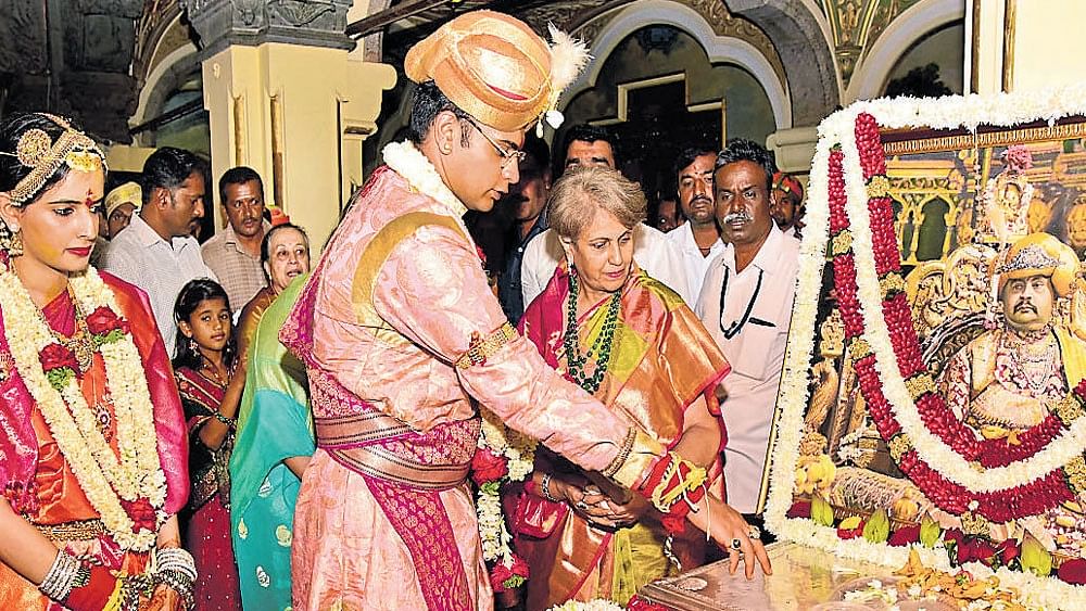 <div class="paragraphs"><p>File Photo: Scion of erstwhile royal family Yaduveer Krishnadatta Chamaraja Wadiyar pays tributes to the portrait of Srikantadatta Narasimharaja Wadiyar during his marriage ceremony, at the Palace Kalyana Mantapa, in Mysuru, on June 27. Yaduveer's wife Trishika Kumari  and Pramoda Devi Wadiyar are seen. </p></div>