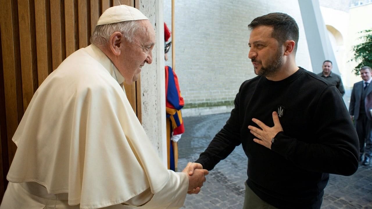 <div class="paragraphs"><p>Pope Francis meets with Ukrainian President Volodymyr Zelenskyy.</p></div>