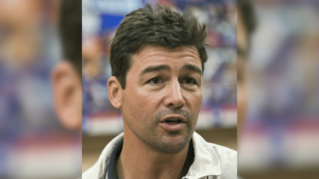 <div class="paragraphs"><p>Kyle Chandler.</p></div>