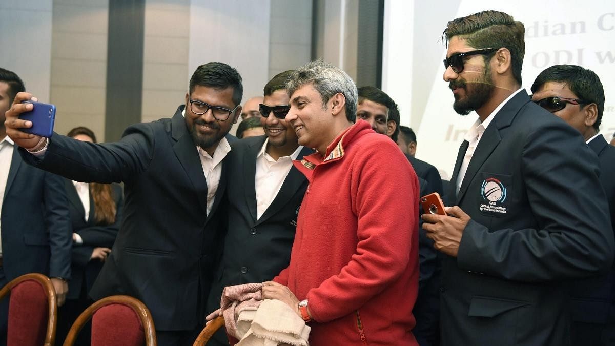 <div class="paragraphs"><p>Former Indian cricketer Ajay Jadeja poses for a selfie.</p></div>