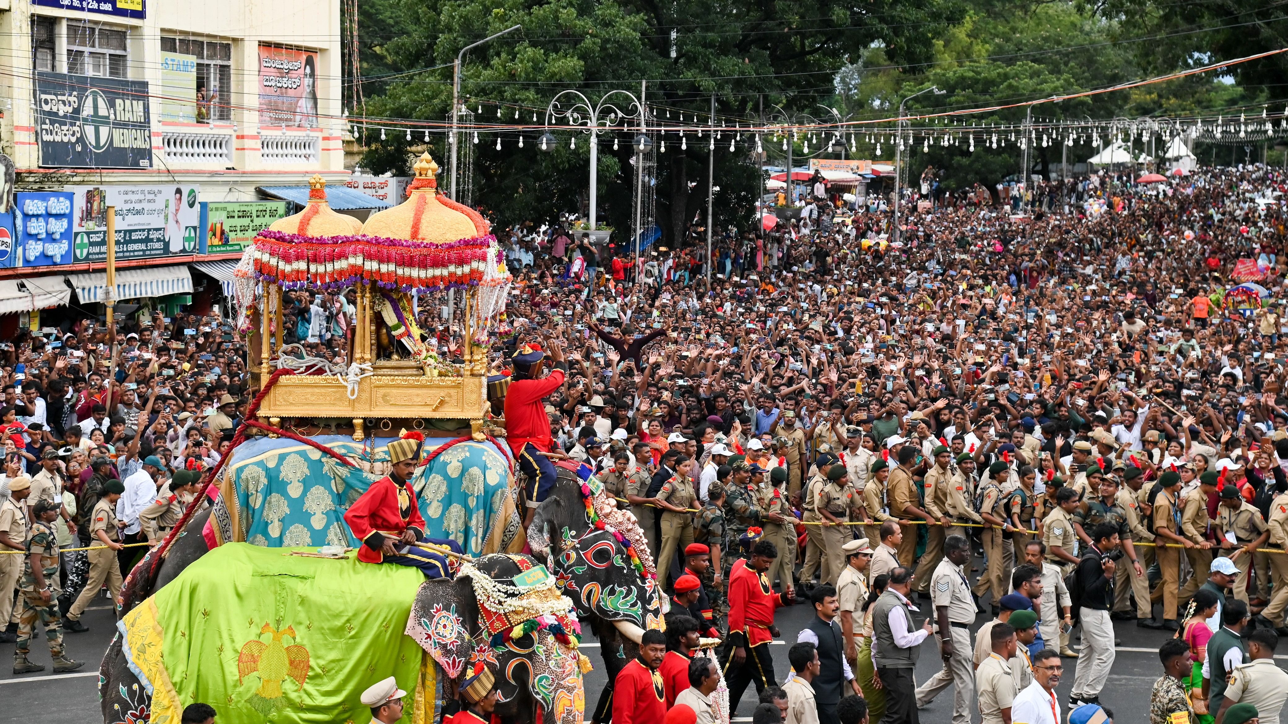 <div class="paragraphs"><p>World famous Mysuru Dasara Jamboo Savari procession on Saturday&nbsp;</p></div>