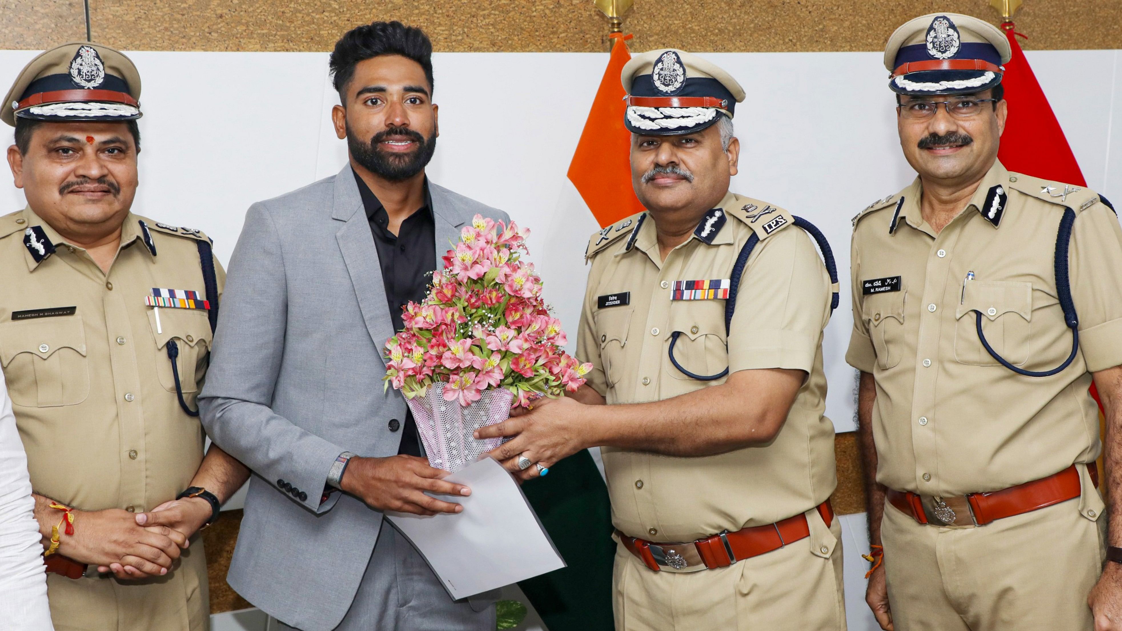 <div class="paragraphs"><p>Cricketer Mohammed Siraj being greeted as he assumes charge as Deputy Superintendent of Police (DSP), in Hyderabad, Friday.</p></div>