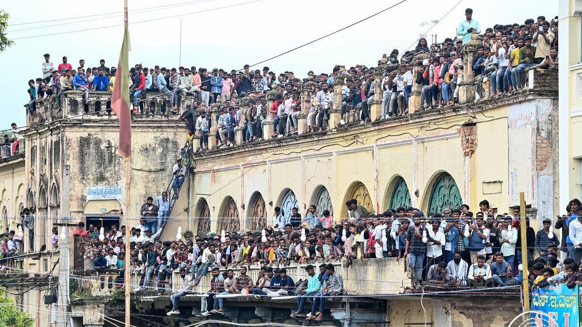 <div class="paragraphs"><p>Visuals from the procession.</p></div>