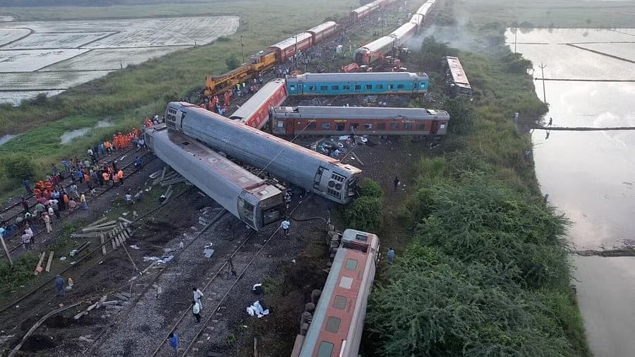 <div class="paragraphs"><p>The express train, which was running at a speed of 75 km per hour, collided with the rear of the stationary goods train, resulting in the derailment of 13 coaches. </p></div>