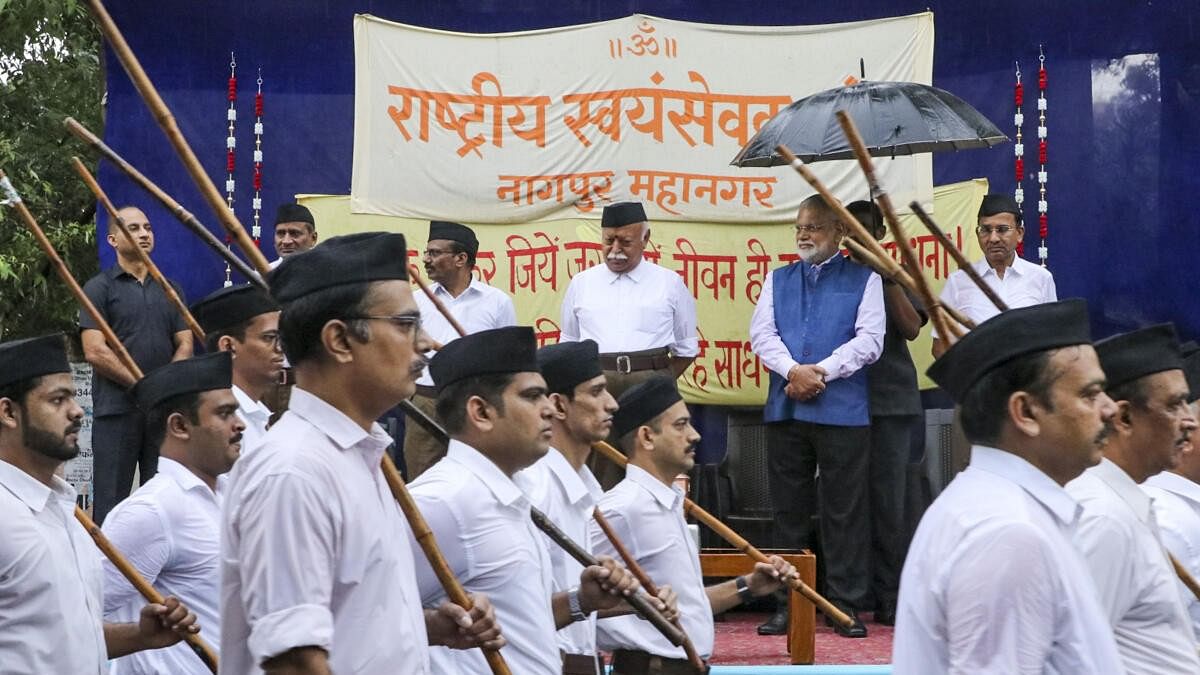 <div class="paragraphs"><p>Rashtriya Swayamsevak Sangh (RSS) chief Mohan Bhagwat with former ISRO chairperson K. Radhakrishnan during a function organised on the occasion of 'Vijayadashmi', in Nagpur.</p></div>