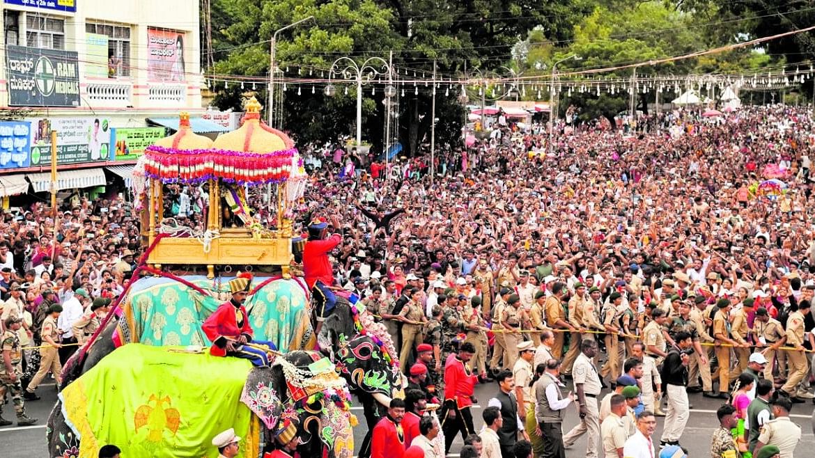 <div class="paragraphs"><p>Around 40,000 people, including 8000 gold card holders, watched the procession in front of the Palace.</p></div>