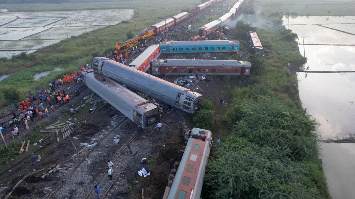 <div class="paragraphs"><p>Restoration work underway after an express train rammed into a stationary train on Friday, at Kavarapettai in Tiruvallur district, Saturday, Oct. 12, 2024.</p></div>