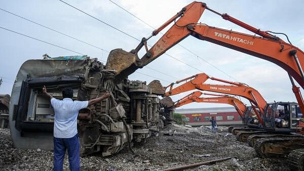 <div class="paragraphs"><p>Restoration work underway after Mysuru-Darbhanga Bagmati Express train rammed into a stationary goods train on Friday, at Kavaraipettai near Chennai.</p></div>