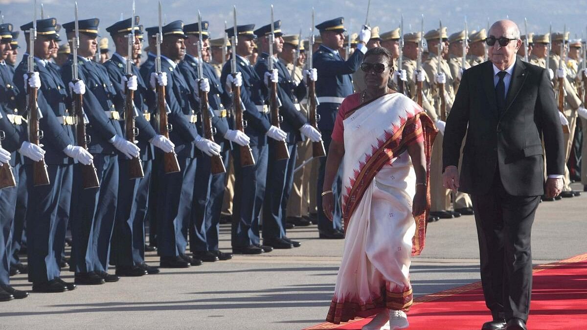 <div class="paragraphs"><p>President Droupadi Murmu inspects a Guard of Honour with President of Algeria Abdelmadjid Tebboune upon her arrival at the airport.</p></div>