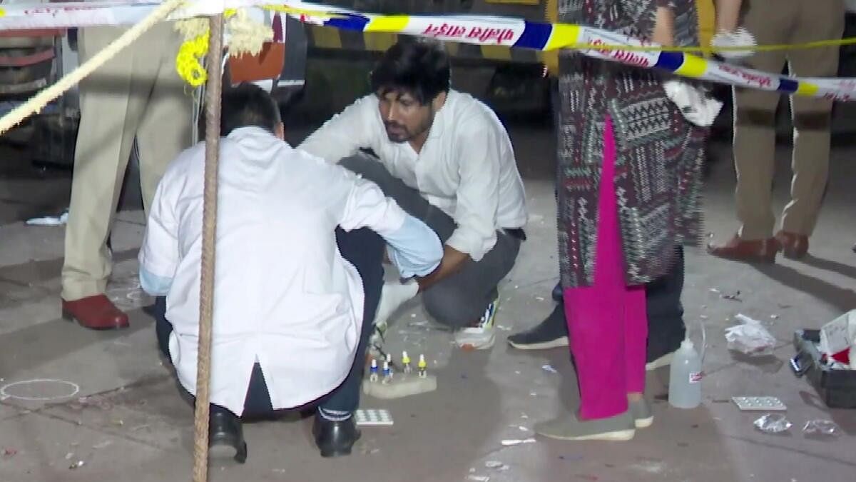 <div class="paragraphs"><p>Forensic team at the site of Baba Siddique's murder.</p></div>