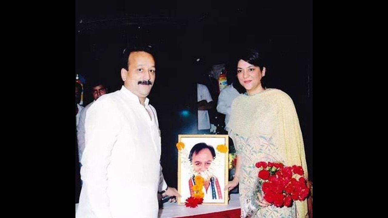 <div class="paragraphs"><p>Baba Siddique with Priya Dutt. A picture of deceased Bollywood actor and politician Sunil Dutt can be seen between them.</p></div>