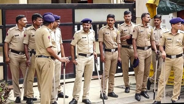 <div class="paragraphs"><p>Security personnel stand guard outside deceased NCP leader Baba Siddique's residence, in Mumbai, Sunday, Oct. 13, 2024. Siddique was shot dead by three assailants on Saturday.</p></div>