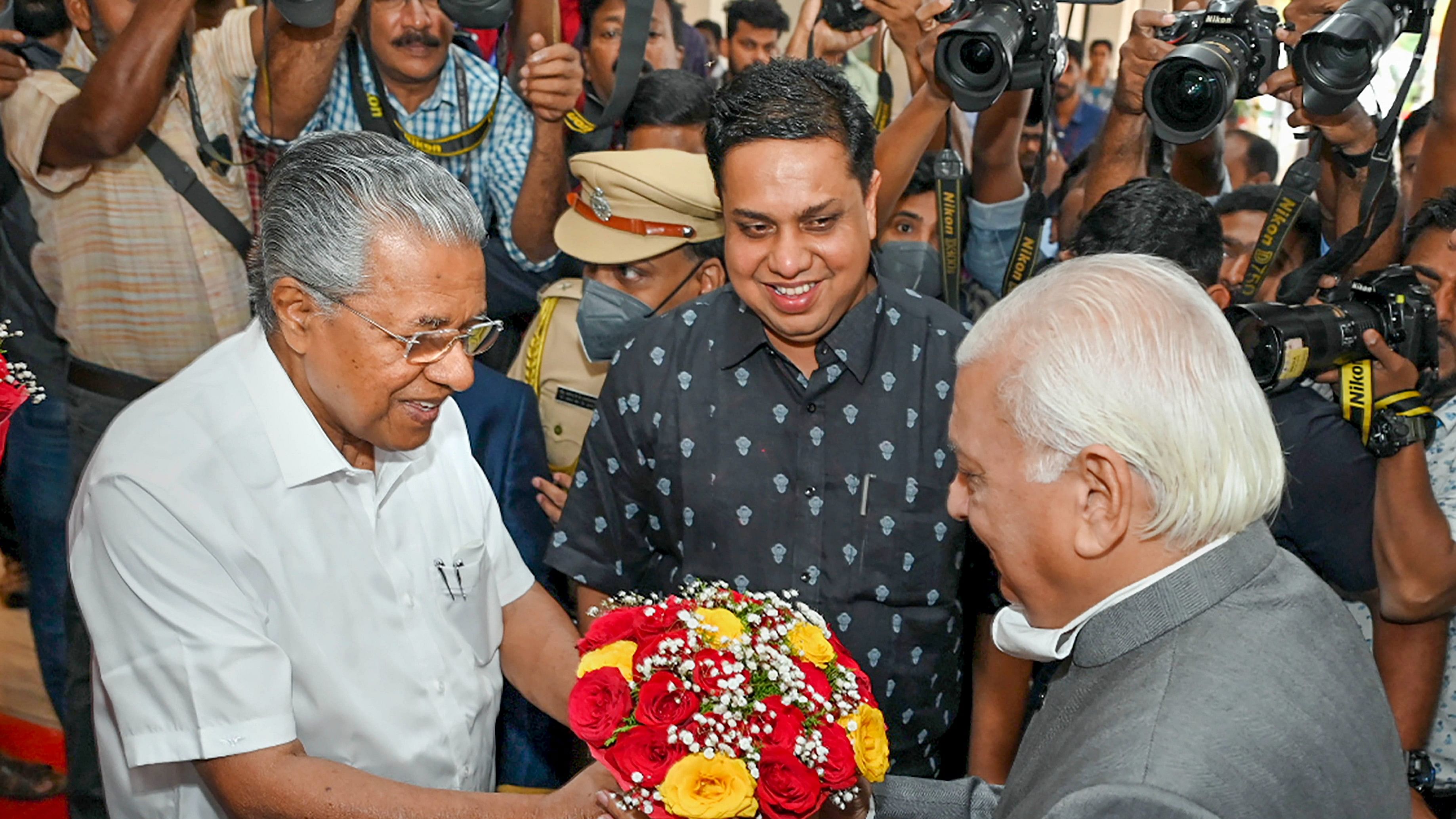 <div class="paragraphs"><p>Kerala Governor Arif Mohammed Khan being welcomed by CM Pinarayi Vijayan as Assembly Speaker A N Shamseer (Centre) looks on during the Budget Session of Kerala Assembly, in Thiruvananthapuram, Monday, Jan. 23, 2023. </p></div>