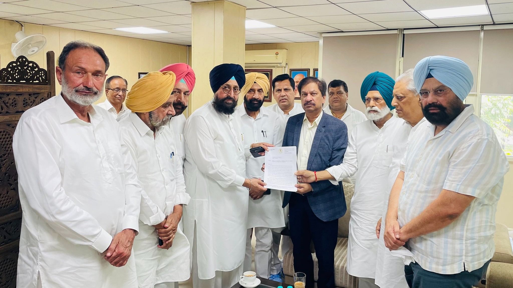 <div class="paragraphs"><p>A delegation of the Congress, led by leader of opposition in the Punjab Assembly and senior party leader Partap Singh Bajwa, on Monday met the Punjab State Election Commissioner.&nbsp;</p></div>