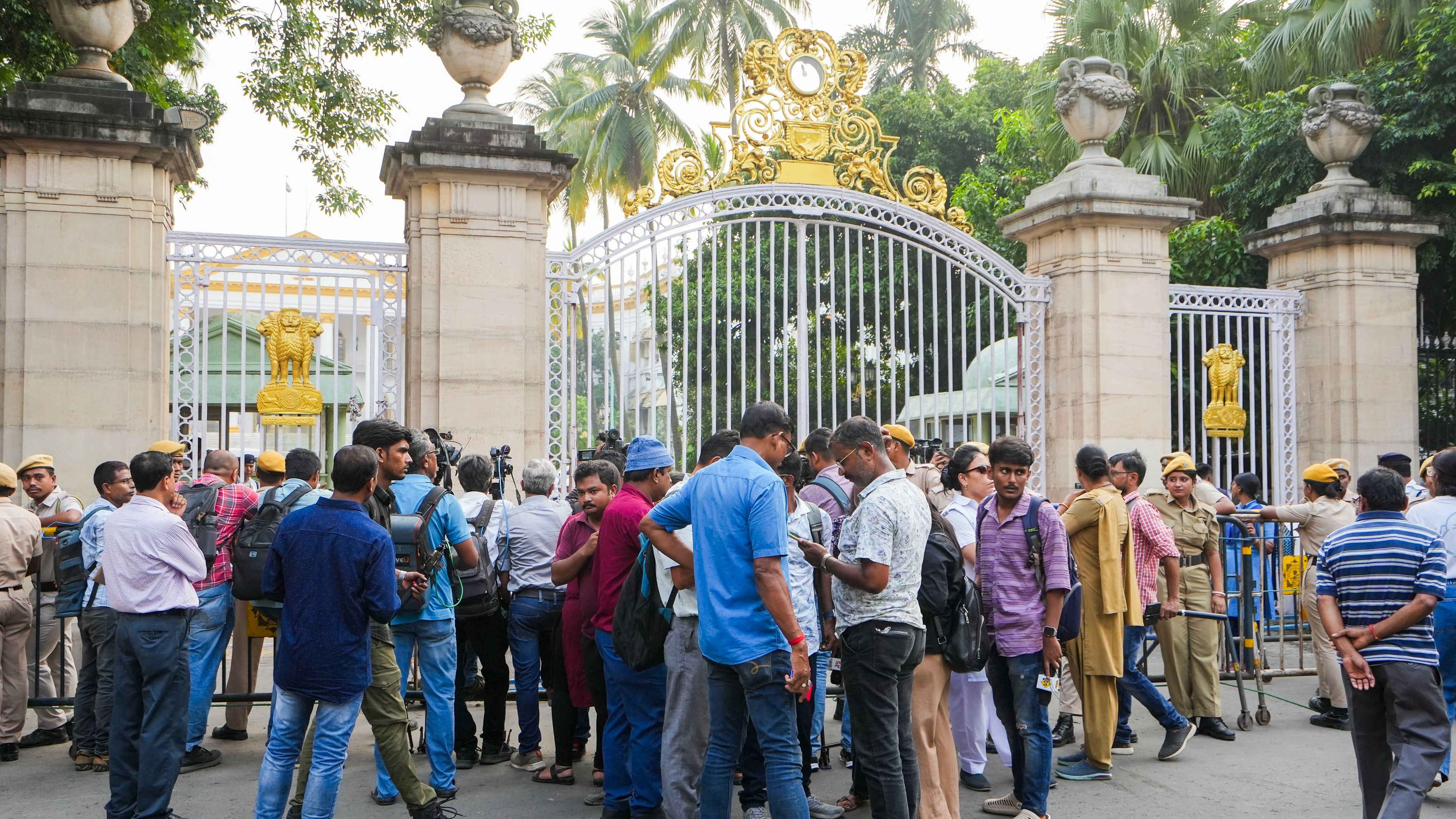 <div class="paragraphs"><p>Junior doctors march to Raj Bhawan in Kolkata</p></div>