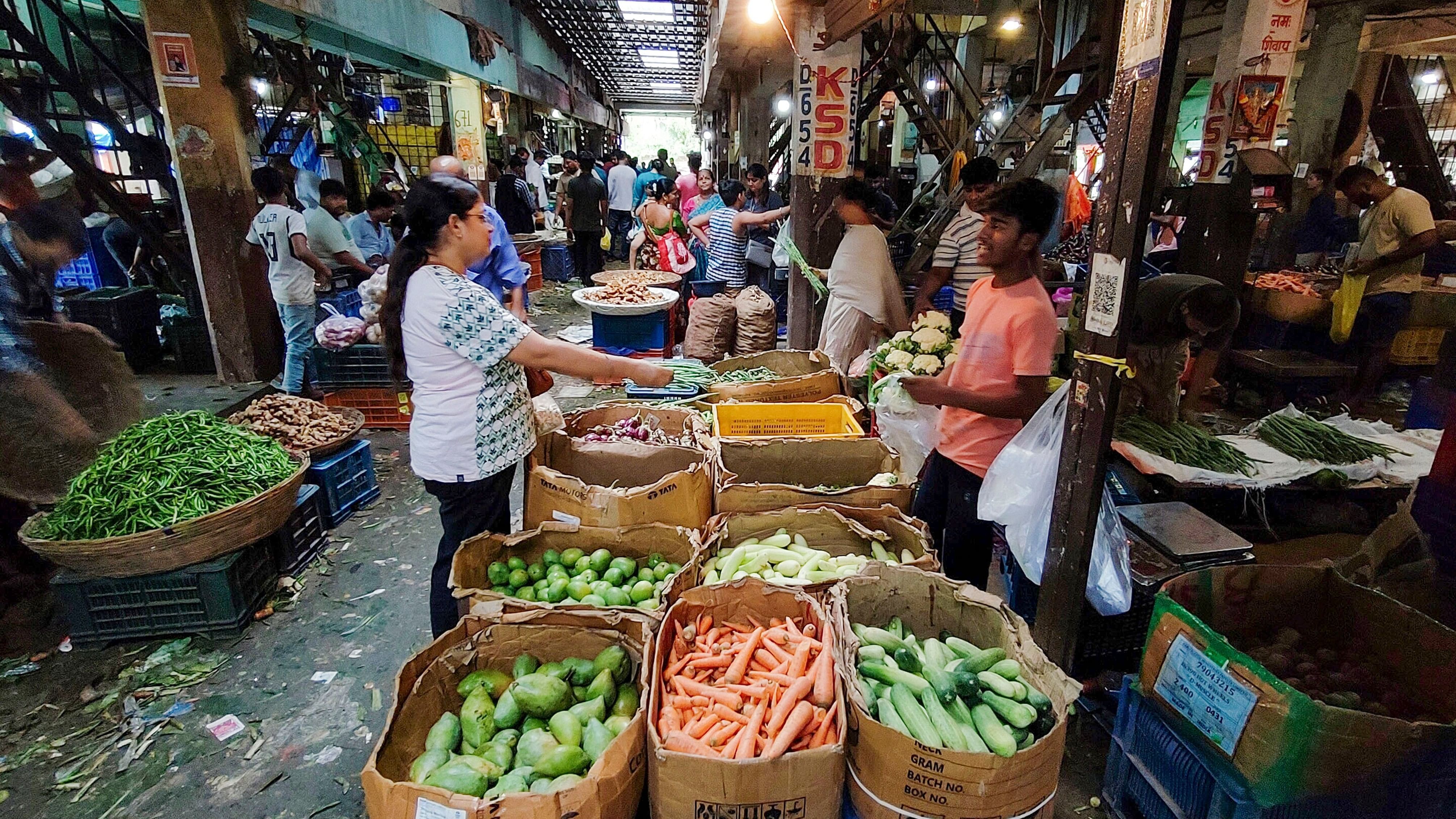 <div class="paragraphs"><p>A view of the wholesale vegetables market at Vashi, in Navi Mumbai, Friday, June 14, 2024.</p></div>