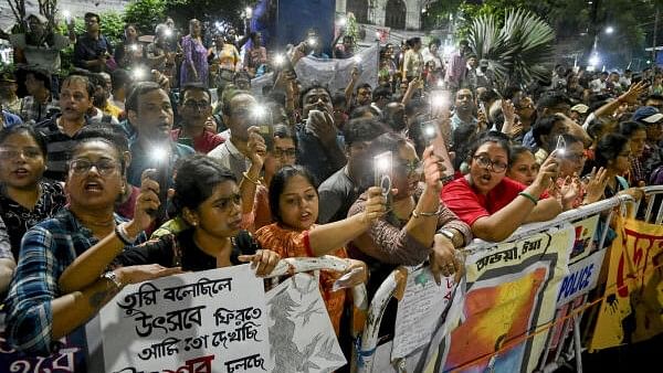 <div class="paragraphs"><p>People light their mobile torches at the protest site where junior doctors are sitting on a hunger strike in protest against the alleged rape and murder of a woman medic at the RG Kar Medical College and Hospital, in Kolkata.&nbsp;</p></div>