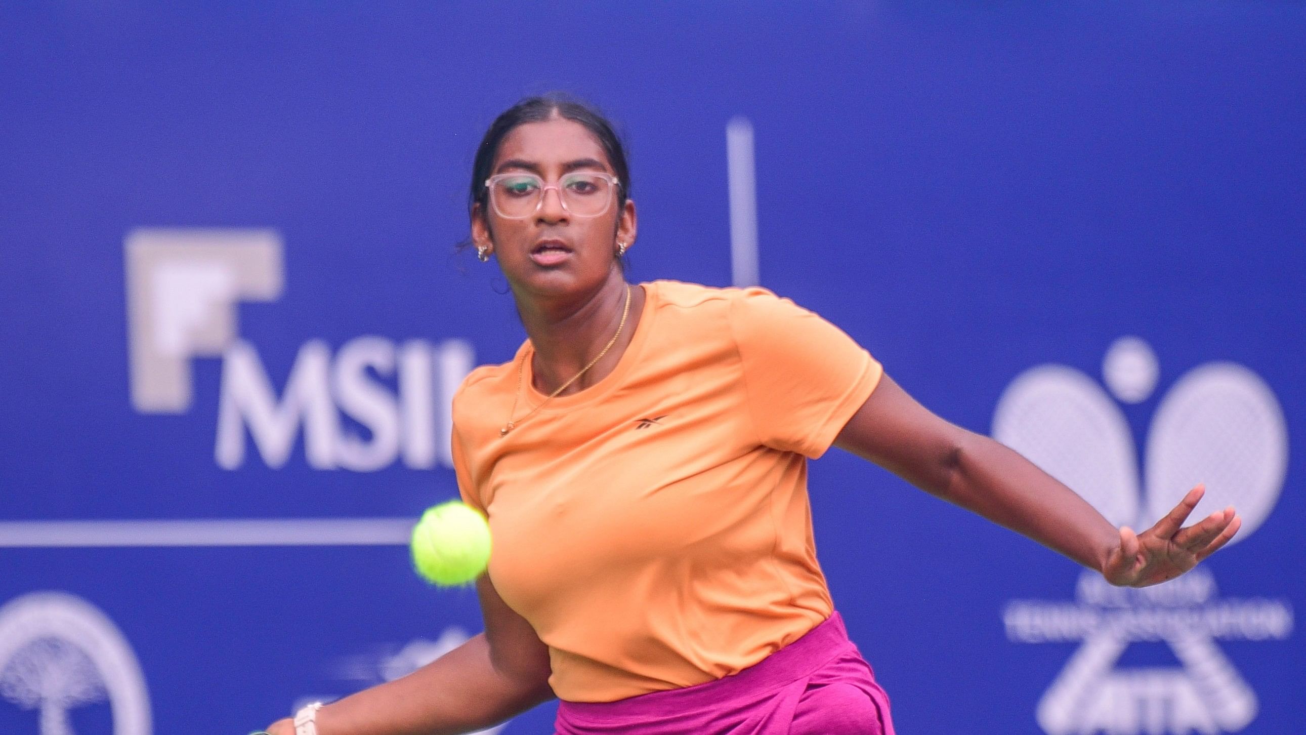 Sreenidhi Balaji returns during her final qualifying round win over Kashish Bhatia at the SKME ITF Open in Bengaluru on Monday.