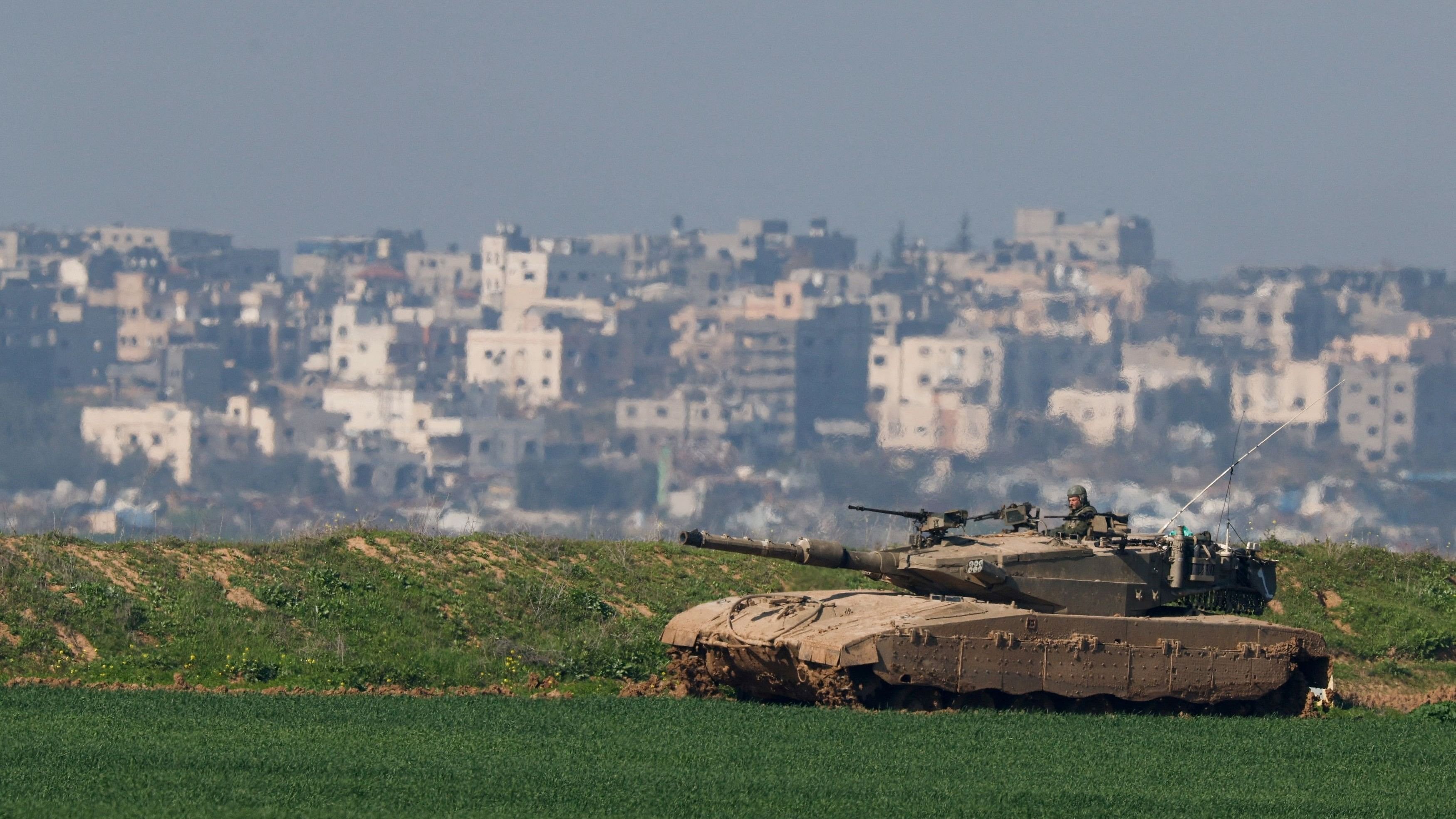 <div class="paragraphs"><p>An Israeli tank.</p></div>