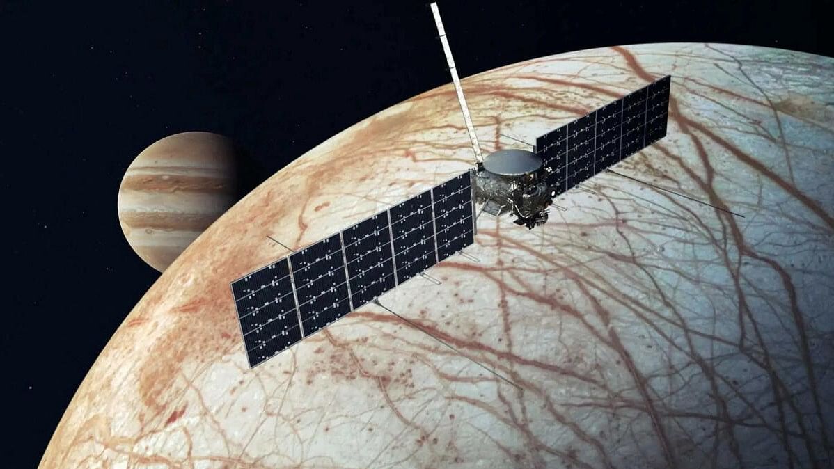 <div class="paragraphs"><p>Artist's concept of NASA's Europa Clipper spacecraft flying past Jupiter's moon Europa</p></div>