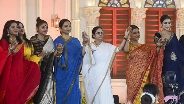 <div class="paragraphs"><p>West Bengal Chief Minister Mamata Banerjee (C) dances with TMC MPs and actors June Malia, Rachana Banerjee, Nusrat Jahan and others during 'Durga Puja Carnival-2024', at Red Road in Kolkata.&nbsp;</p></div>