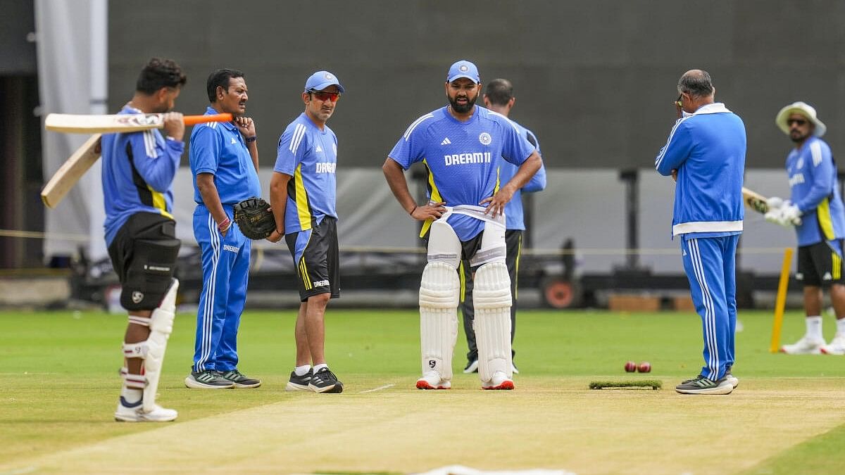 <div class="paragraphs"><p>Indian Captain Rohit Sharma with coach Gautam Gambhir and Rishabh Pant inspects the pitch during a training session ahead of the first cricket test match between India and New Zealand at M. Chinnaswamy Stadium in Bengaluru, Karnataka, Monday, October 14, 2024.</p></div>