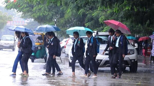 <div class="paragraphs"><p>The IMD daily weather report shows that isolated heavy rainfall or thundershowers are very likely to occur over Bengaluru for the next few days.</p></div>