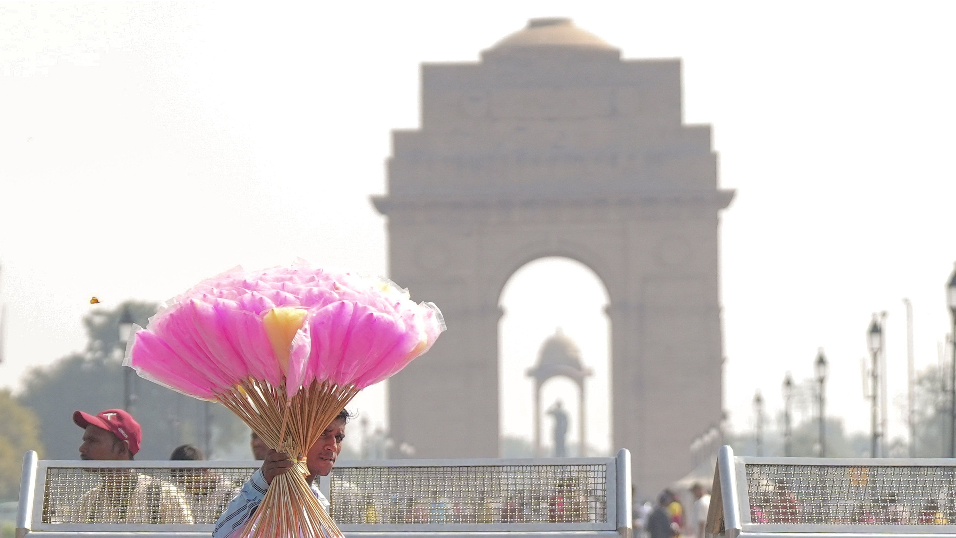 <div class="paragraphs"><p>Delhi's air quality remained in the 'poor' category for the third consecutive day on Wednesday, with some monitoring stations recording levels that slipped into the 'very poor' and 'severe' categories.</p></div>