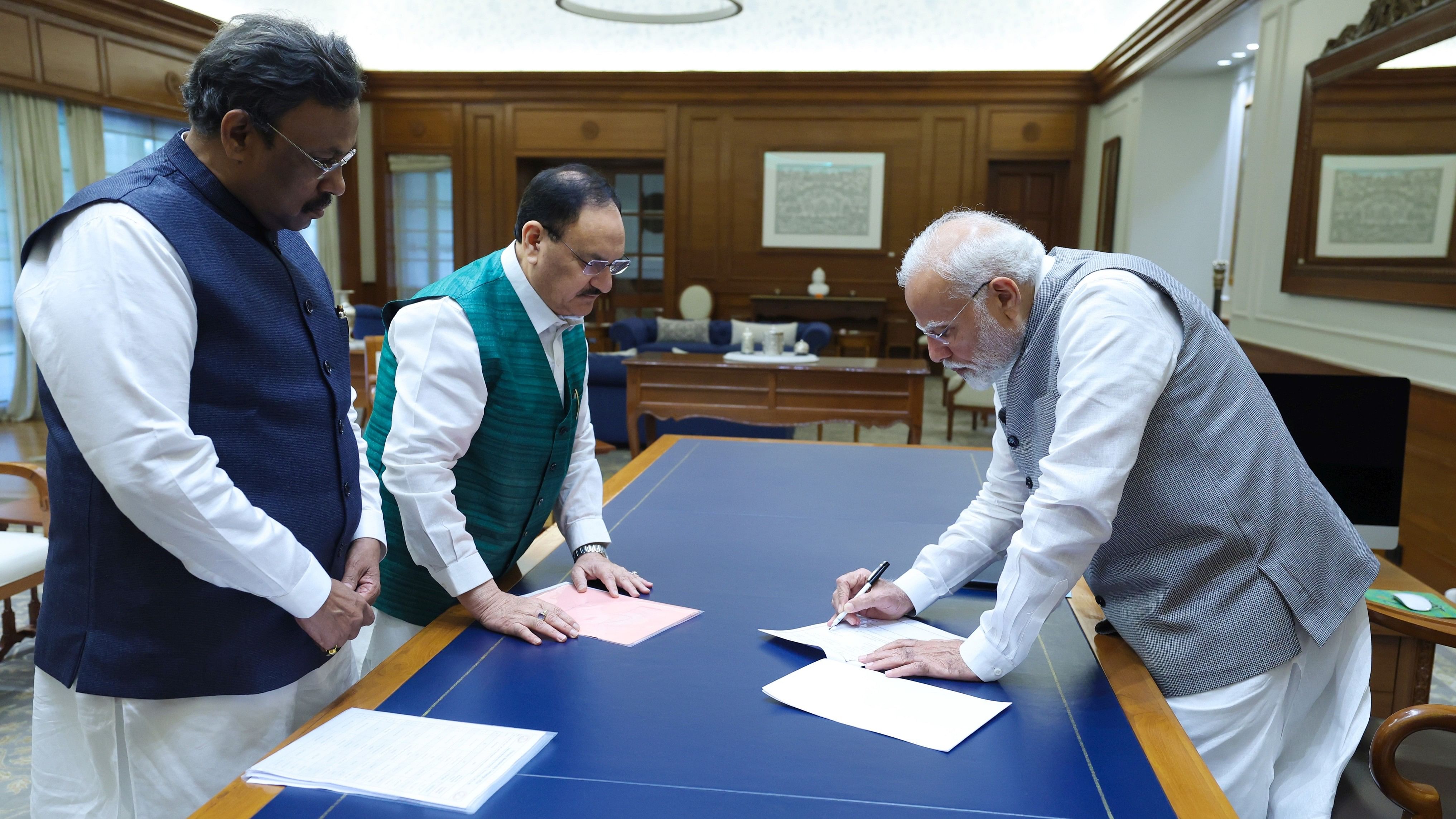 <div class="paragraphs"><p>PM Modi becomes first Sakriya Sadasya and launch the Sakriya Sadasyata Abhiyan today in the presence of BJP cheif JP Nadda</p></div>