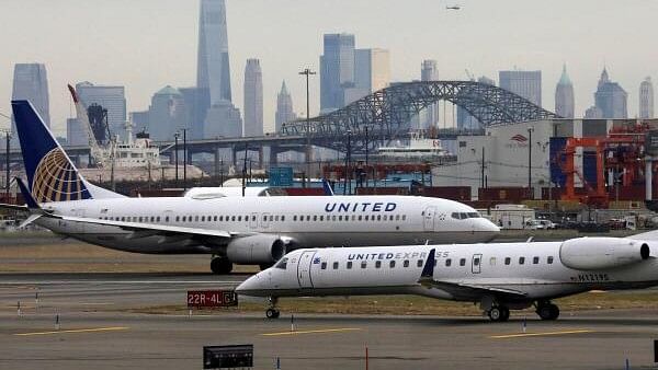 <div class="paragraphs"><p>United Airlines passenger jets taxi with New York City as a backdrop.</p></div>