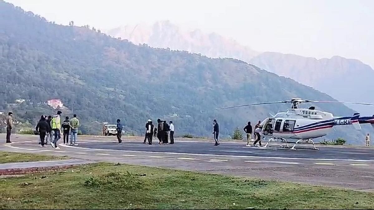 <div class="paragraphs"><p>A helicopter with Chief Election Commissioner Rajiv Kumar on board reaches Munsyari, in Pithoragarh district, Wednesday, Oct. 16, 2024. The chopper was on its way to Milam Glacier but had to makes an emergency landing in Ralam village due to cloudy weather and low visibility.</p></div>