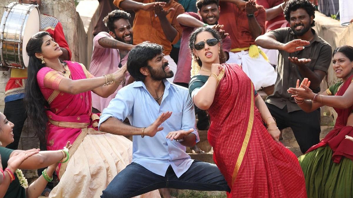 <div class="paragraphs"><p>Dhanush and&nbsp;Nithya Menen in a still from&nbsp;<em>Thiruchitrambalam.</em></p></div>