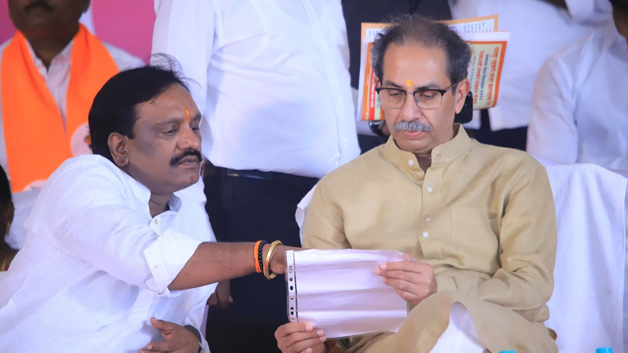 <div class="paragraphs"><p>Ambadas Danve (L) wrote the letter, and is seen here with Sena (UBT) chief Uddhav Thackeray</p></div>