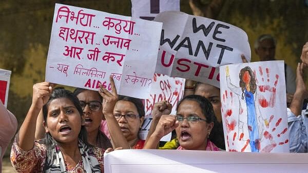 <div class="paragraphs"><p>Members of various student organisations stage a protest against the alleged rape and murder of a Kolkata based trainee doctor.</p></div>