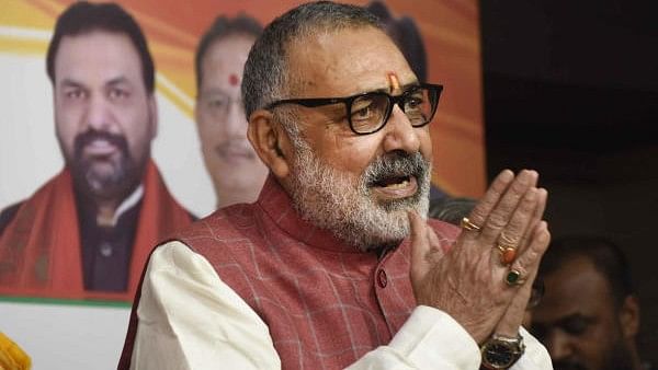 <div class="paragraphs"><p>Giriraj Singh</p></div>