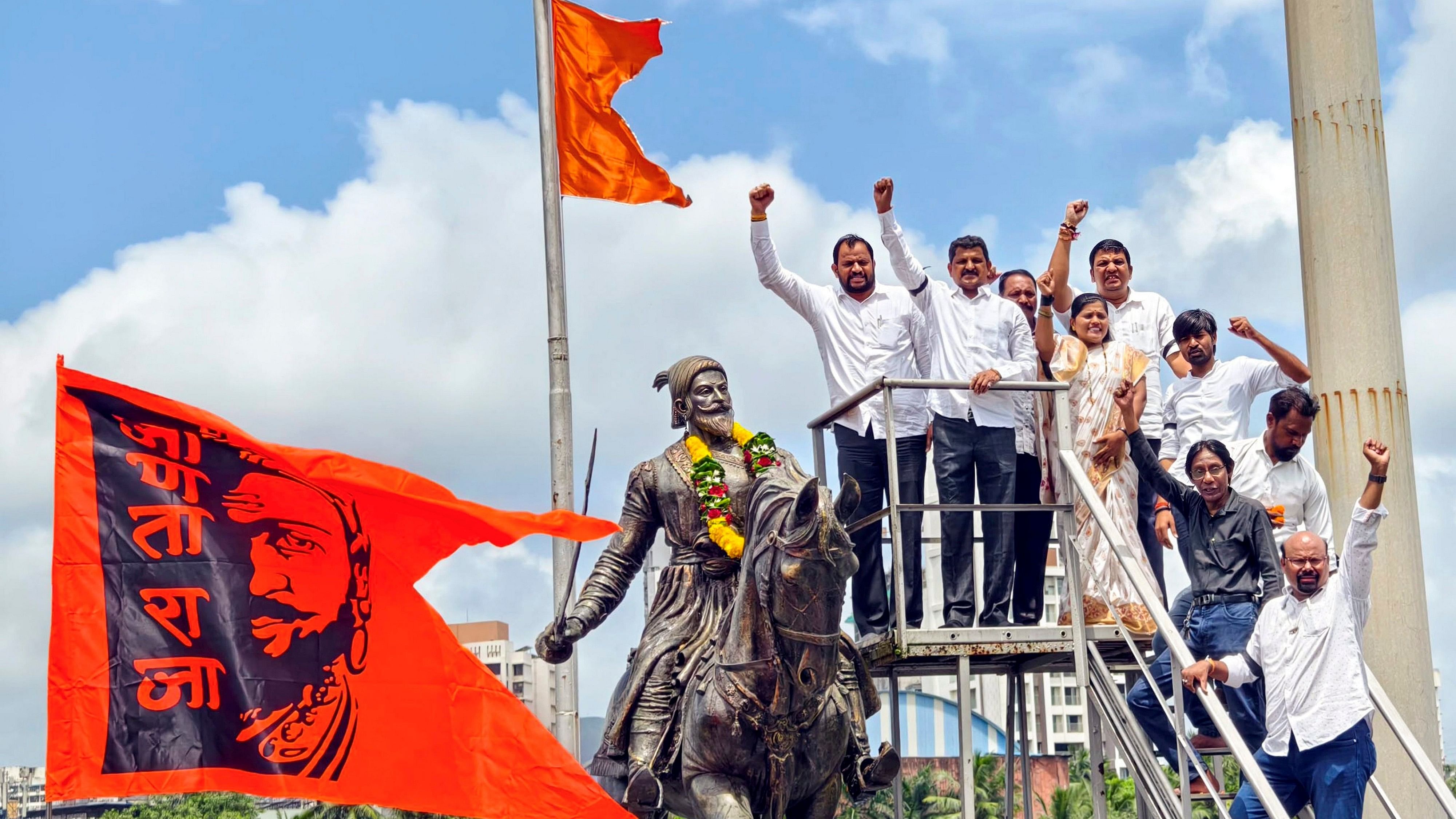 <div class="paragraphs"><p>Thane: Members of Maratha community stage a protest near the statue of Chhatrapati Shivaji Maharaj against the recent collapse of Malvan's Shivaji Maharaj statue.</p></div>