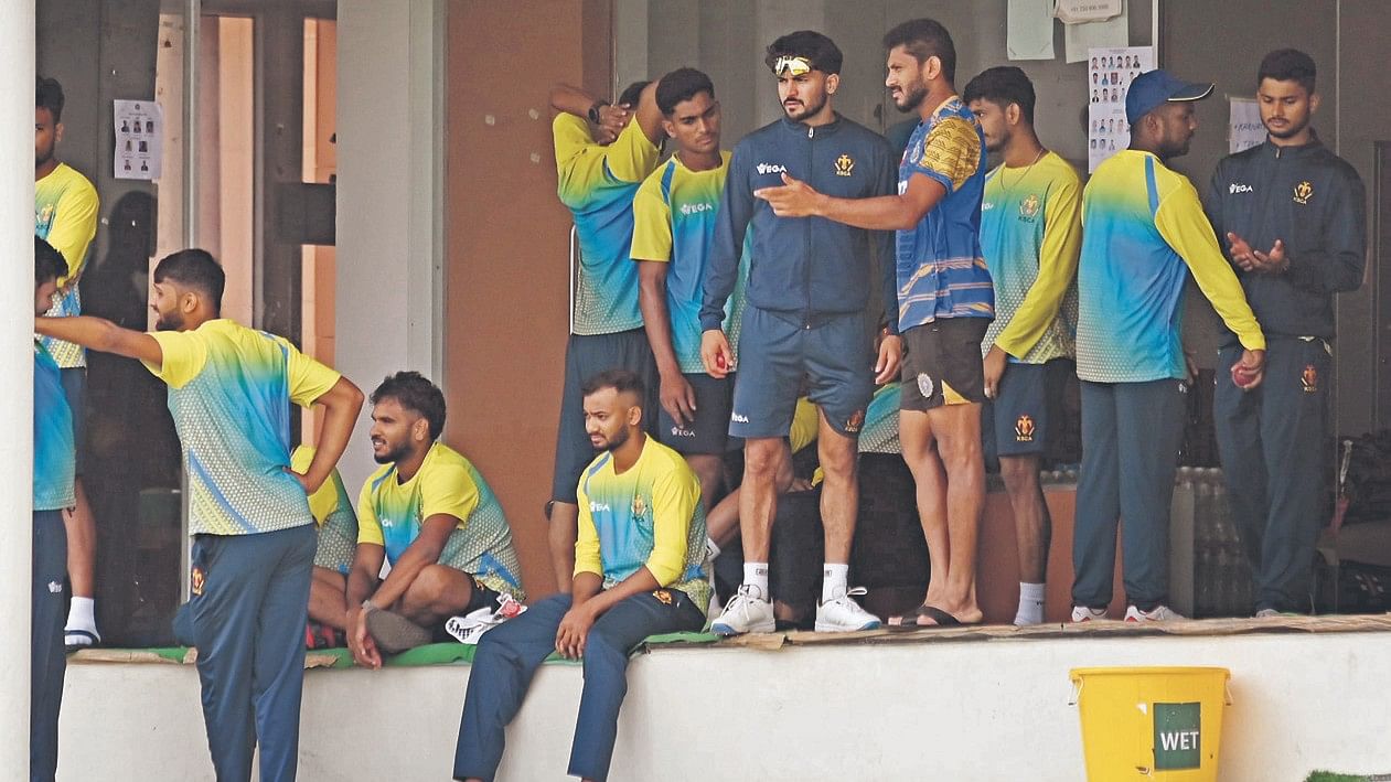 <div class="paragraphs"><p>Karnataka and Kerala players wait ahead of their Ranji Trophy match at Alur Cricket Stadium on Friday.</p></div>