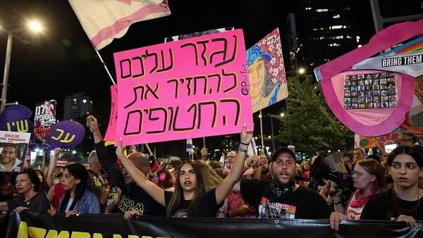 <div class="paragraphs"><p>Protest against the government and to demand a ceasefire deal and the immediate release of hostages, in Tel Aviv.</p></div>