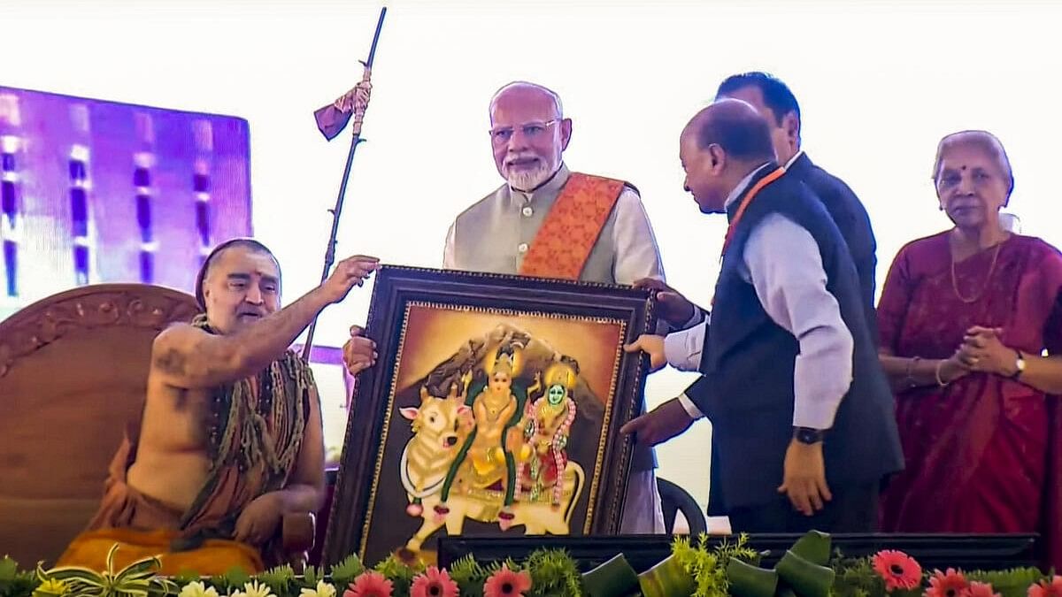 <div class="paragraphs"><p> Prime Minister Narendra Modi with Kanchi Kamakoti Shankaracharya Vijayendra Saraswati Swamigal and others during inauguration of RJ Sankara Eye Hospital, in Varanasi.</p></div>