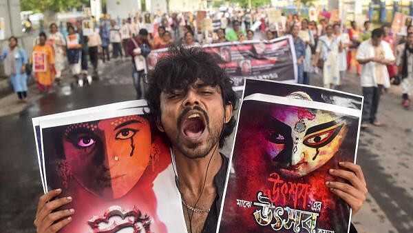 <div class="paragraphs"><p>A man raises slogans while holding placards during a protest rally by doctors, nursing staff and others. File photo for representation purposes.&nbsp;</p></div>