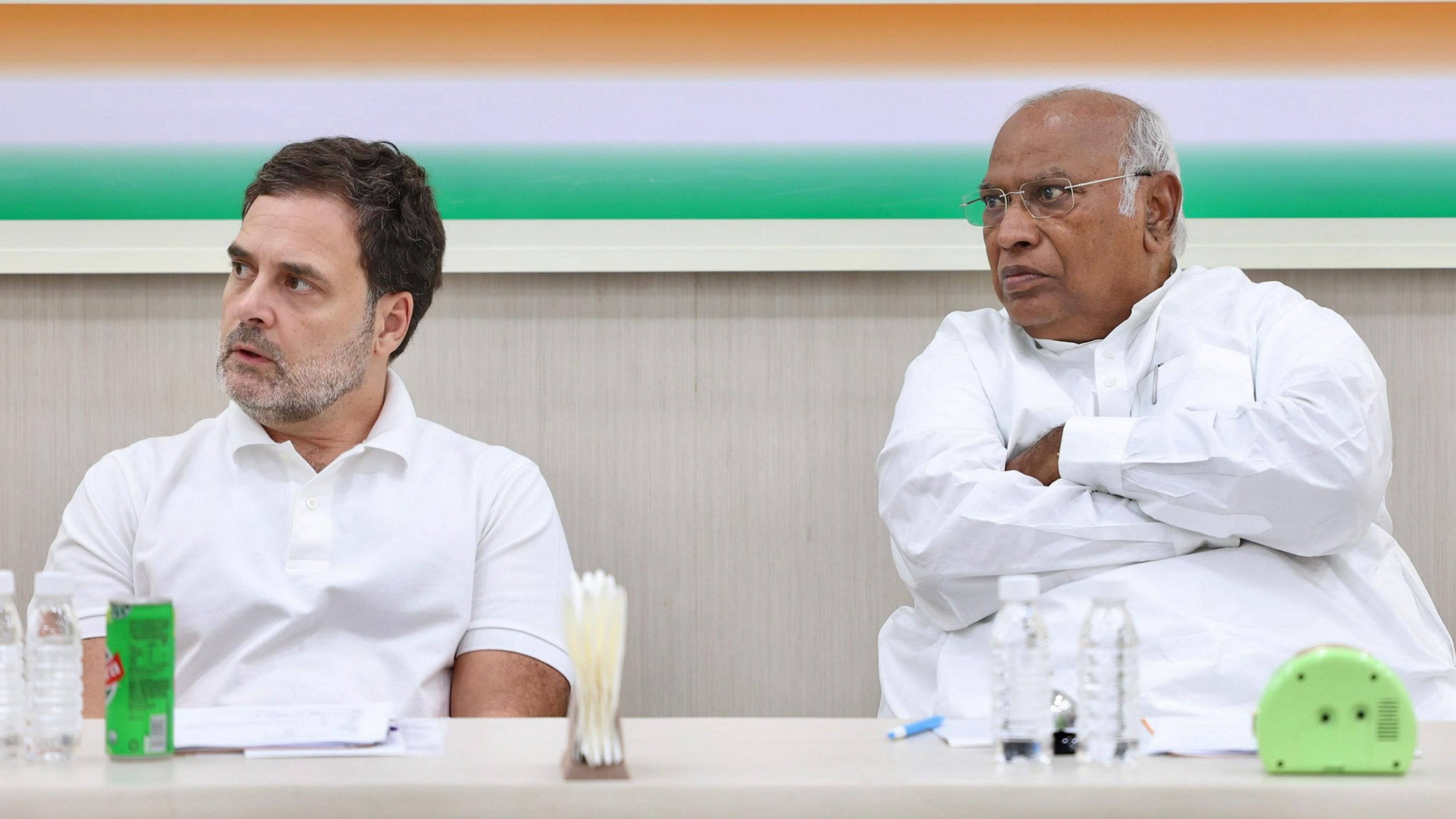 <div class="paragraphs"><p>Congress President Mallikarjun Kharge and party MP Rahul Gandhi. </p></div>