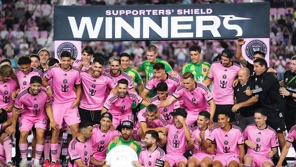 <div class="paragraphs"><p>Fort Lauderdale, Florida, USA; Inter Miami CF defender Sergio Busquets (5) (left) and forward Luis Suarez (9) and goalkeeper Drake Callender (1) (middle) and forward Lionel Messi (10) (right) raise the supporters shield post game against the New England Revolution at Chase Stadium.</p></div>