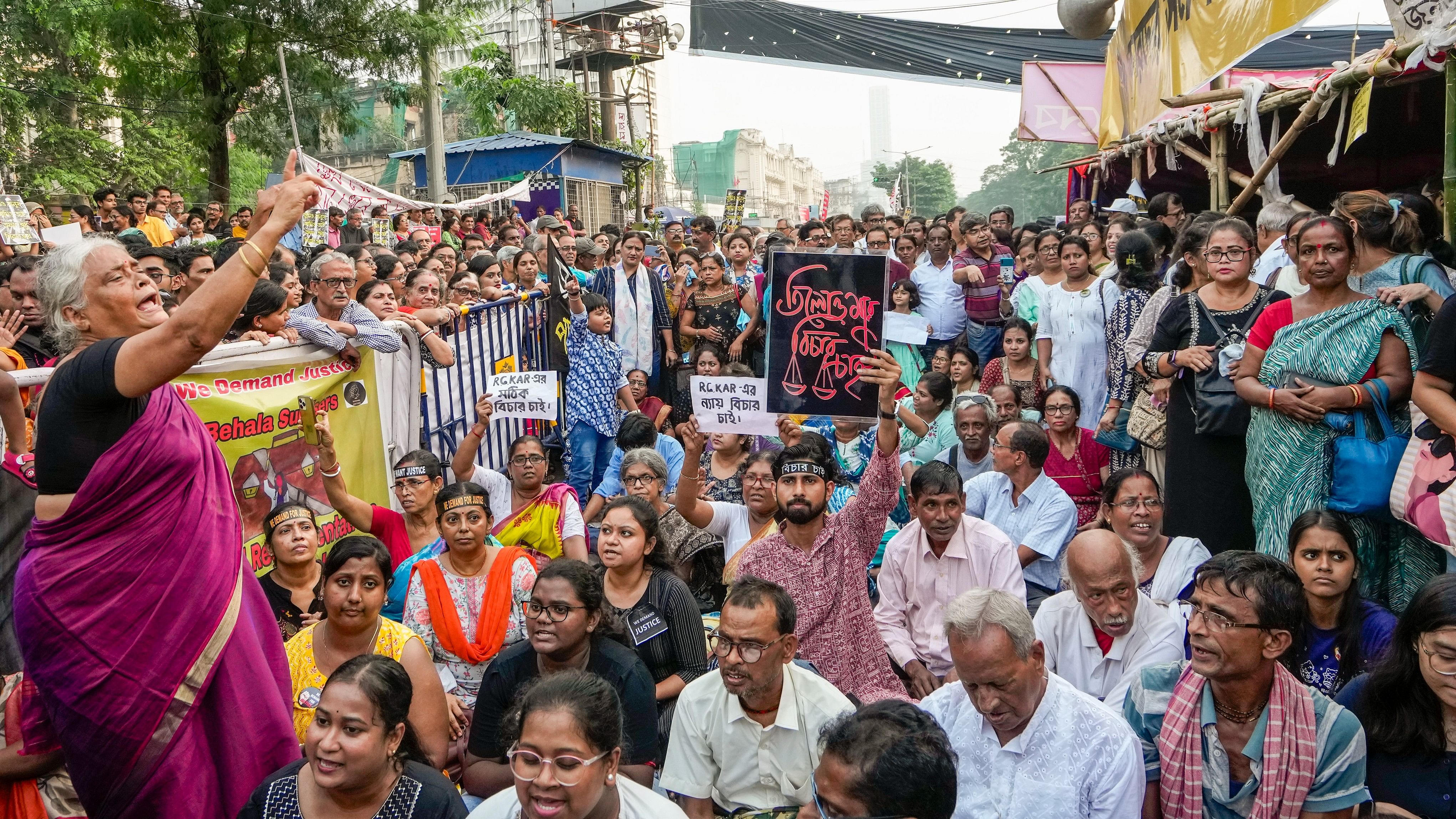 <div class="paragraphs"><p>Junior doctors protest in Kolkata</p></div>