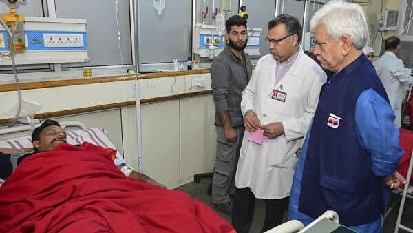 <div class="paragraphs"><p>J&amp;K Lt. Governor Manoj Sinha visits a labourer who suffered injuries in a terrorist attack in J&amp;K's Ganderbal on Sunday</p></div>