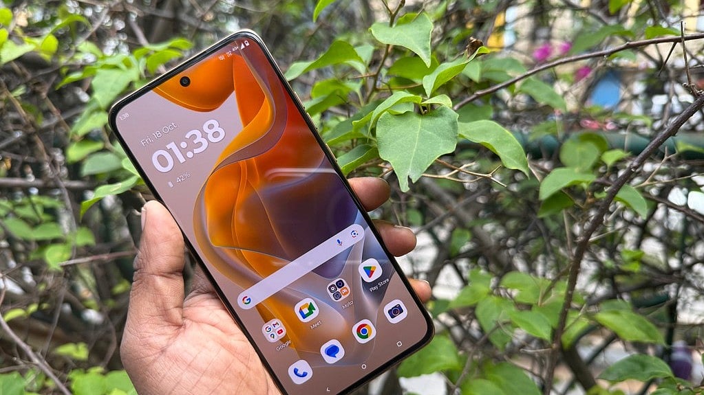 Motorola Edge 50 Neo review Reliable phone with good camera and dashing design